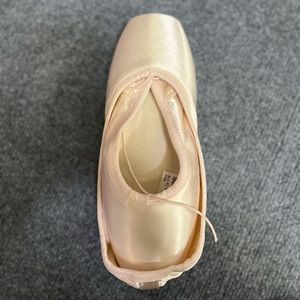 Russian Pointe “Almaz” Pointe Shoe